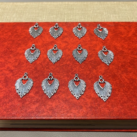 New never used 100 metal charms - Picture 2 of 9